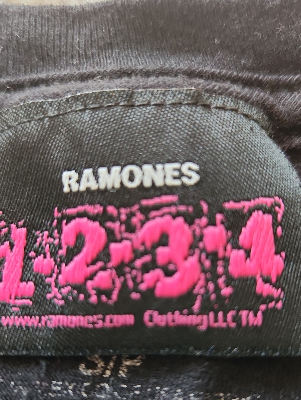 Ramones T-shirt - Picture 2 of 4